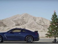 La Nissan GT-R range vos décorations de Noël