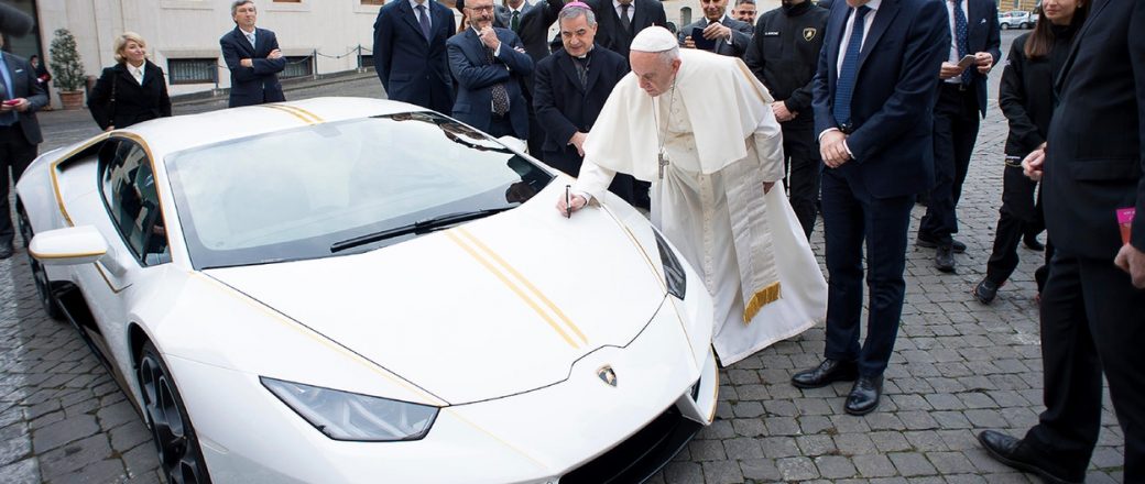Une tombola pour gagner la Lamborghini du Pape